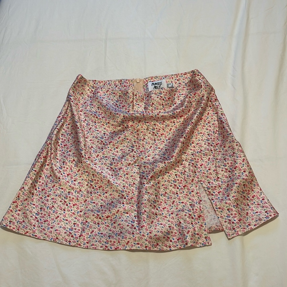 Silk floral skirt - Princess Polly. Worn once. Size US 4.